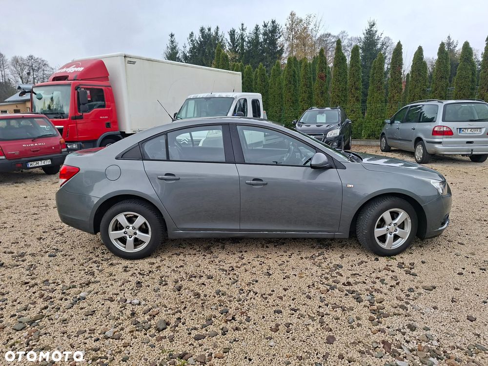 Chevrolet Cruze 1.6 LS - 13