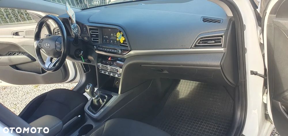 Hyundai Elantra 1.6 Classic + - 9