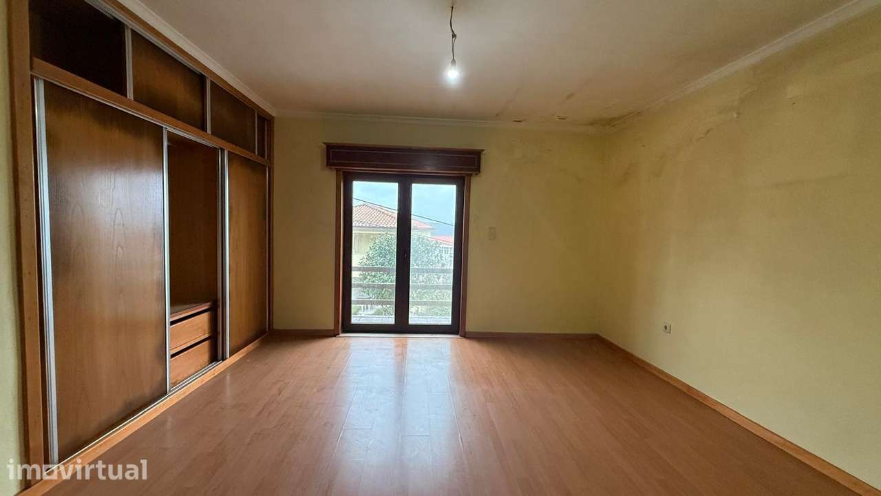 Moradia de 4 Frentes em Alijó - Proximo a cidade, local tranquilo . - Grande imagem: 4/37