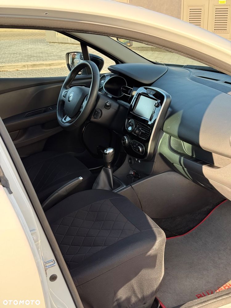 Renault Clio - 32