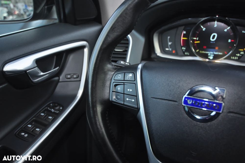 Volvo XC 60 D5 AWD Geartronic Momentum - 20