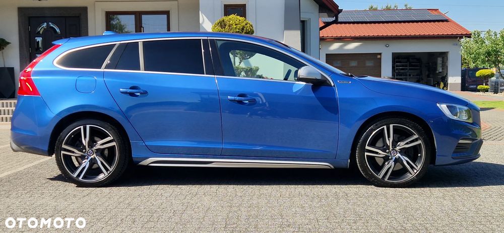 Volvo V60 D6 AWD Plug-in Hybrid Momentum - 3