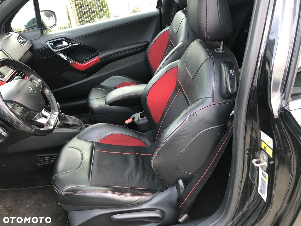 Peugeot 208 1.6 THP GTi - 11