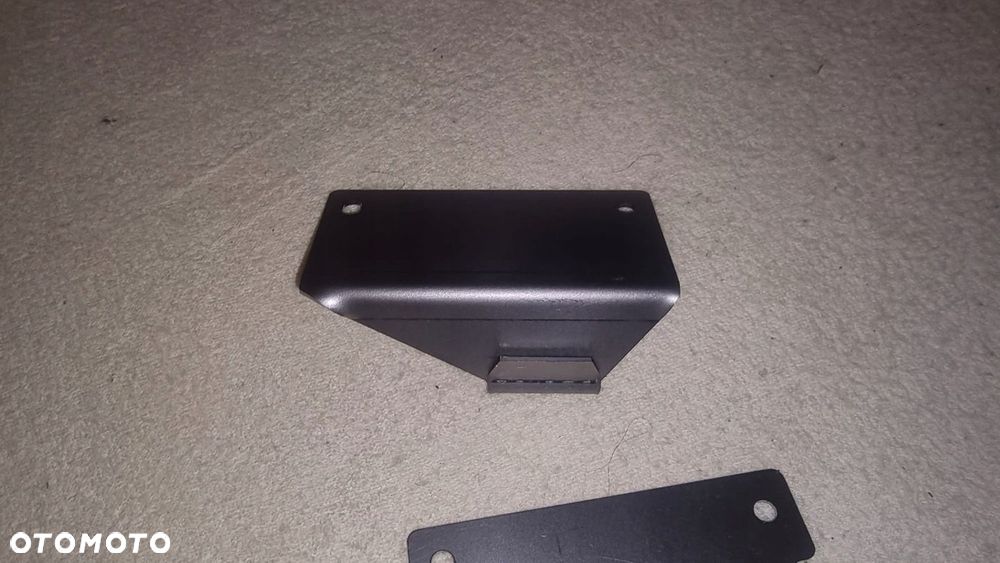 STELAŻ UCHWYT MOCOWANIE ZMIENIARKI CD BMW 8 E31 840 850 - 7