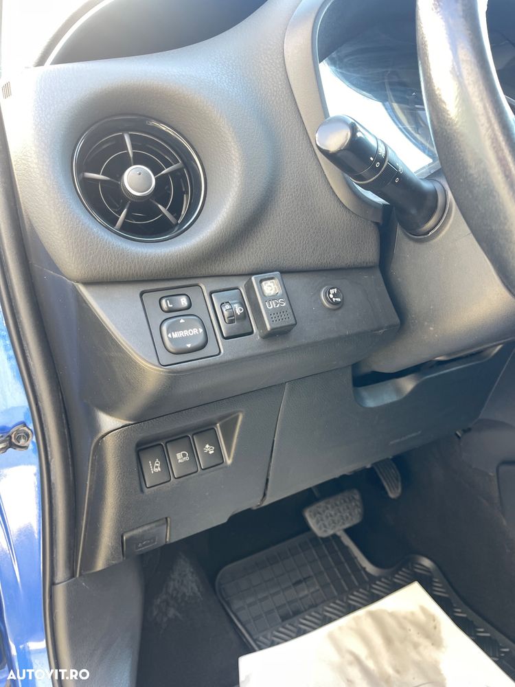 Toyota Yaris ver-1-5-vvt--i-selection - 32