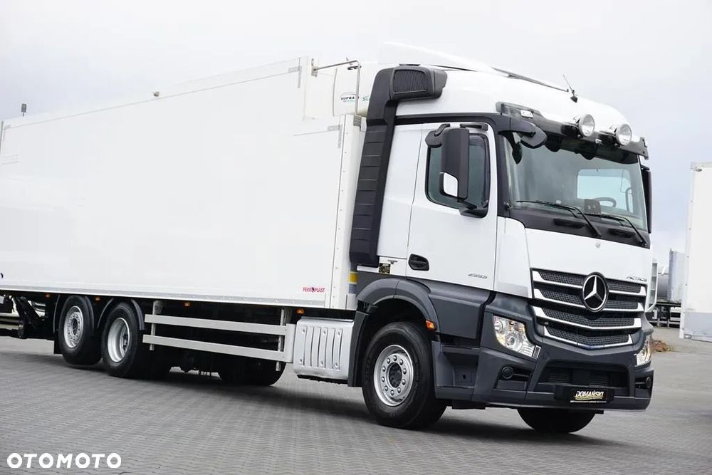 Mercedes-Benz ACTROS / 2553 / EURO 6 / CHŁODNIA + WINDA / 23 PALETY / OŚ SKRĘTNA - 21