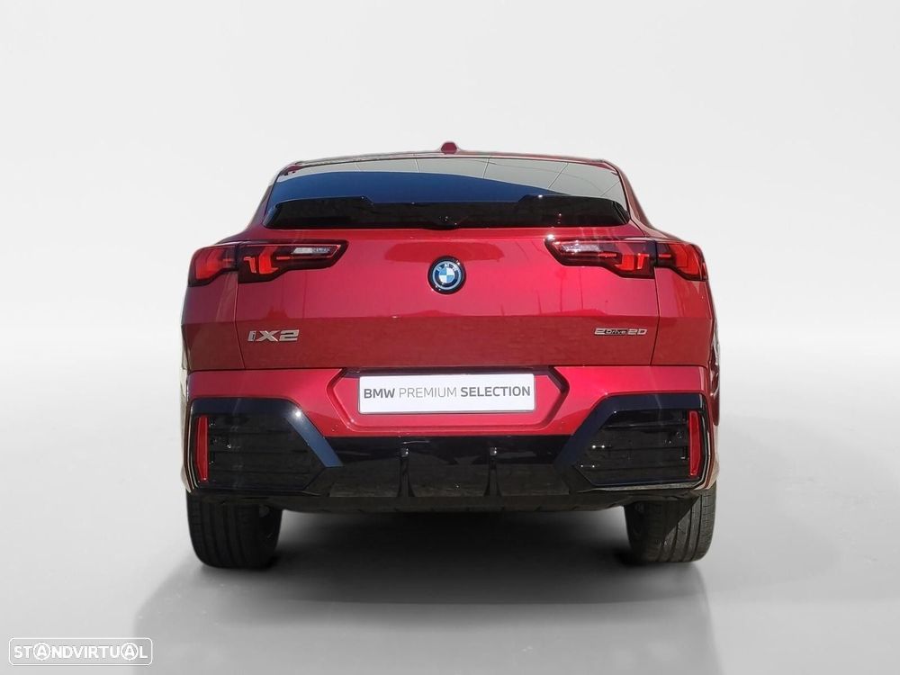 BMW iX2 eDrive20 Pack Desportivo M - 4