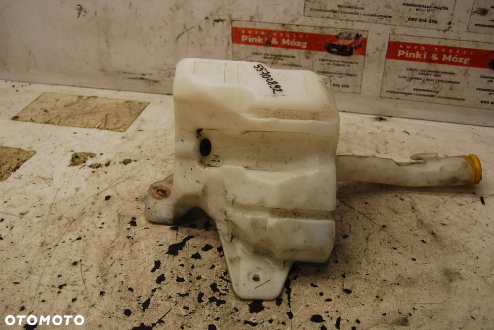 ZBIORNICZEK SPRYSKIWACZY 55702892 OPEL CORSA D 1.4 - 4