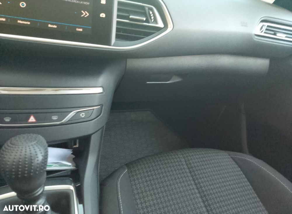 Peugeot 308 1.2 L PureTech Turbo Active - 6