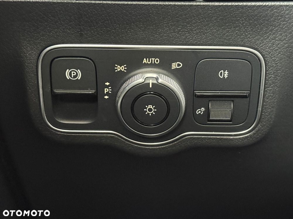 Mercedes-Benz EQA 350 66.5kWh 4-Matic AMG Line - 31