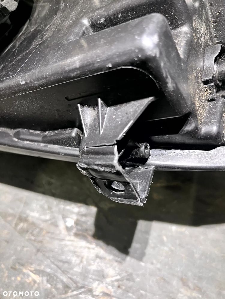 RENAULT TRAFIC III 2-GI LIFT 2021- LAMPA PRAWY PRZÓD PRAWA PRZEDNIA LEKKO USZKODZONA KOMPLETNA 260102899R - 13