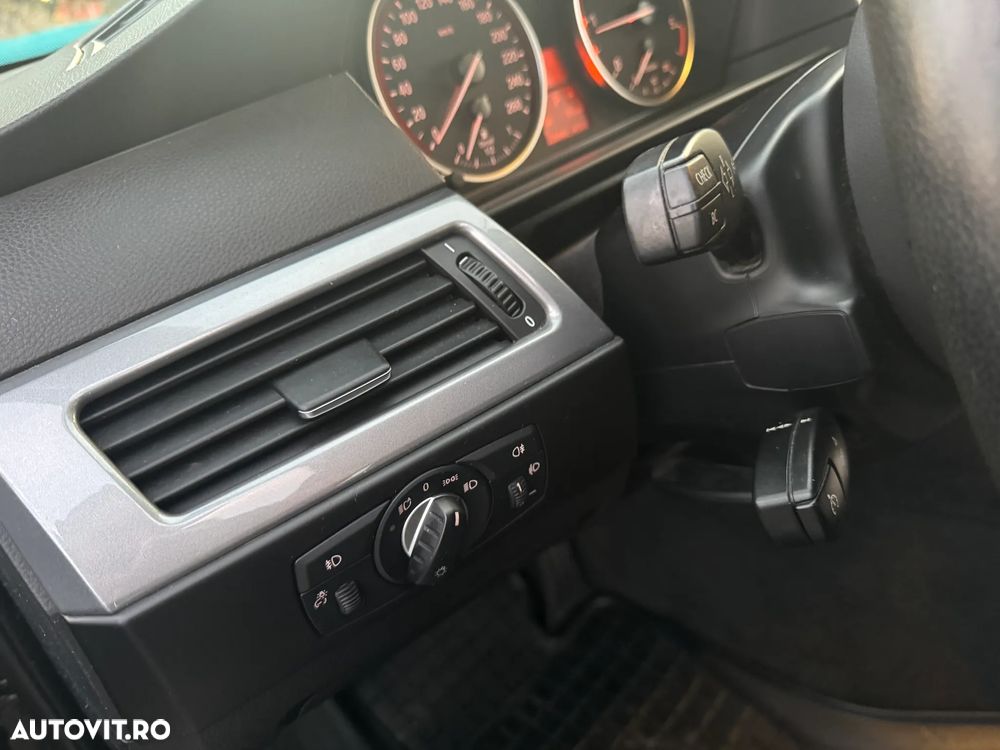 BMW Seria 5 520d Aut. Edition Lifestyle - 32