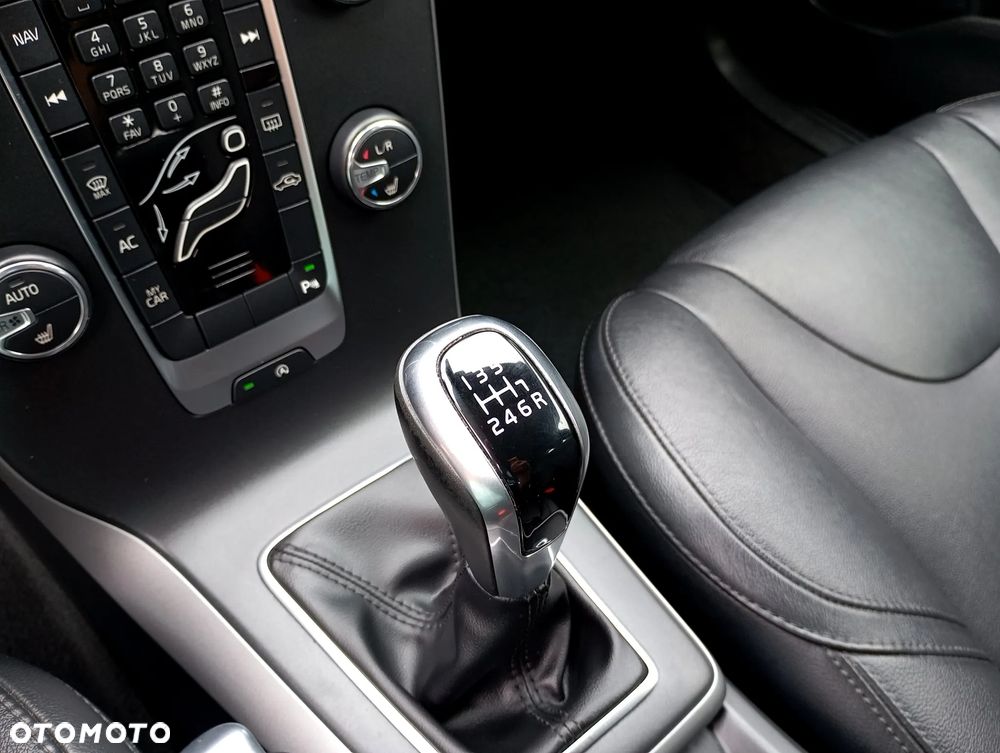 Volvo V40 D2 Momentum - 24