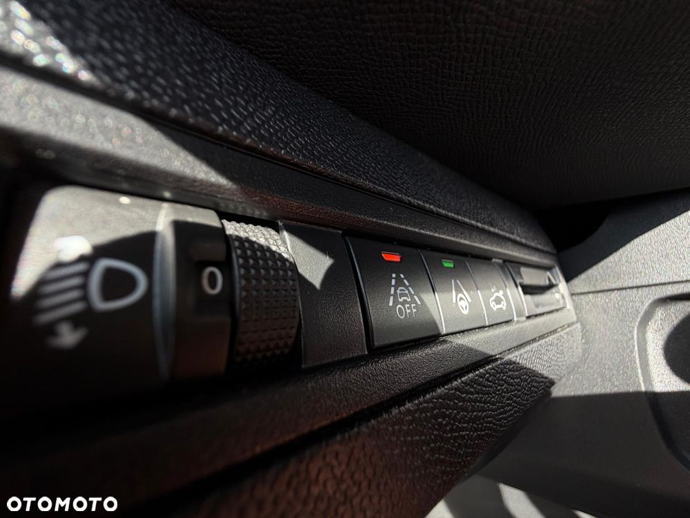 Peugeot 3008 BlueHDi 130 Stop & Start EAT8 Allure - 28