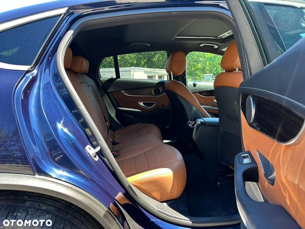 Mercedes-Benz GLC 300 4Matic 9G-TRONIC AMG Line - 6