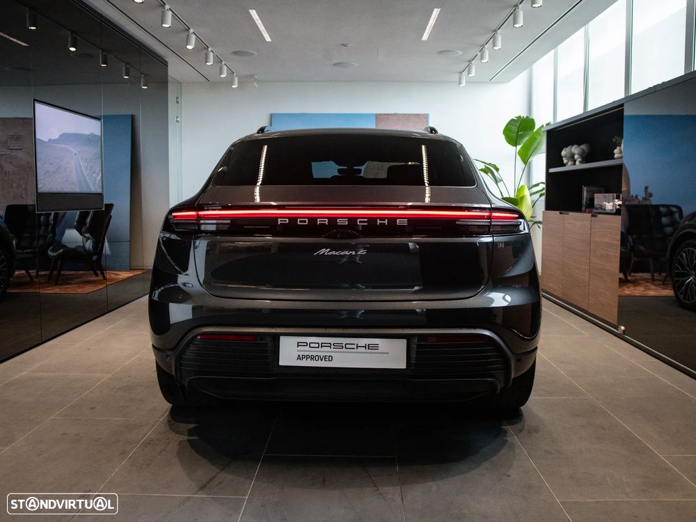 Porsche Macan Electric 4 - 11