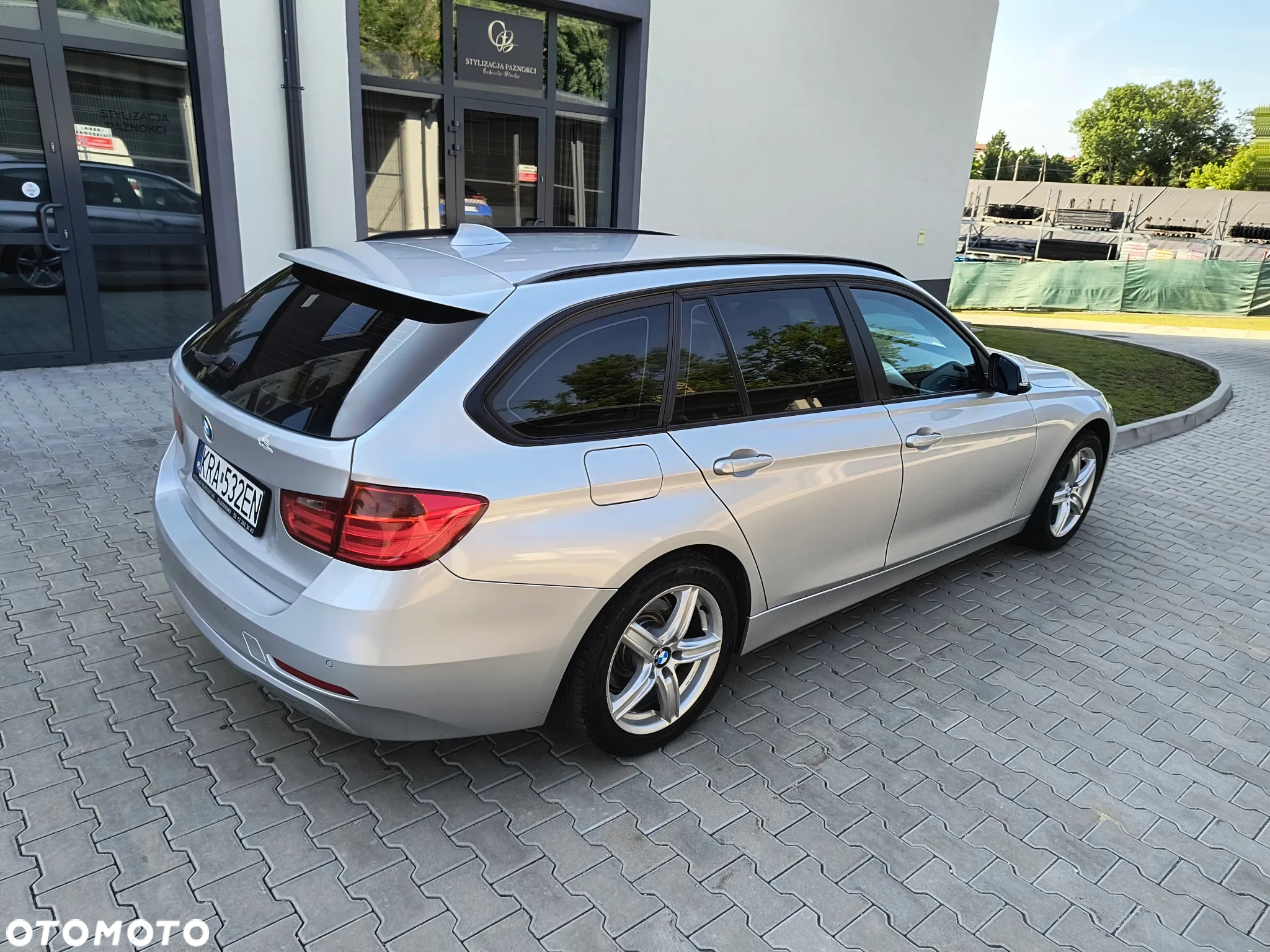 BMW Seria 3 320d DPF Touring - 16