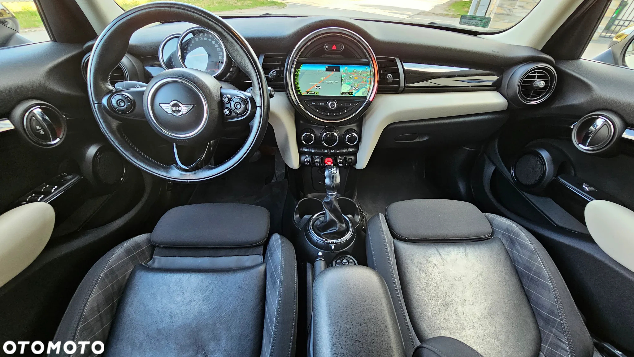 MINI Cooper Standard - 12
