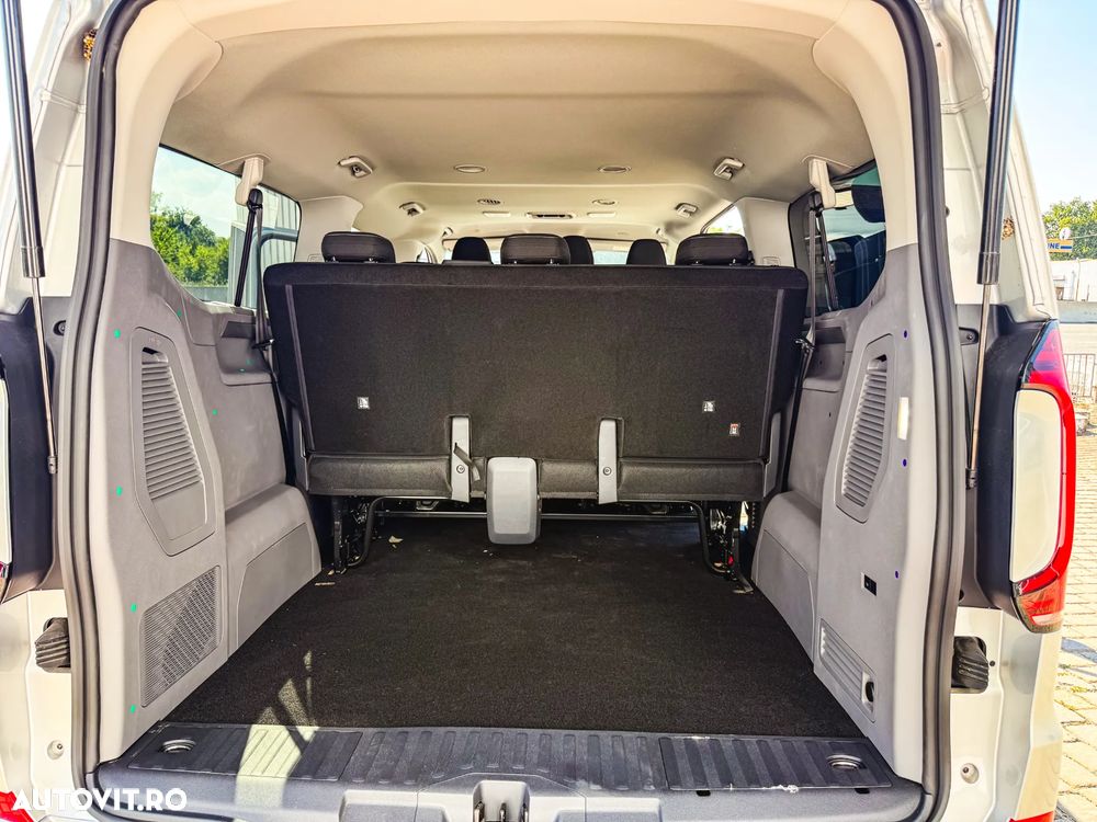 Volkswagen Caravelle - 13
