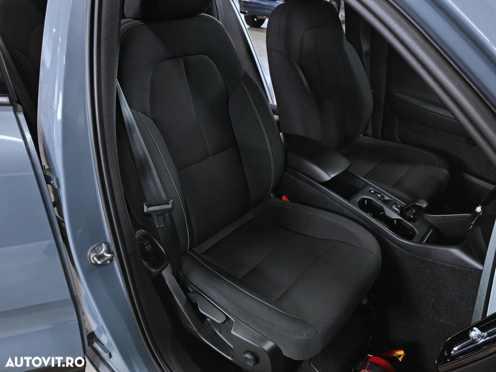 Volvo XC 40 T3 AT8 Momentum Pro - 9