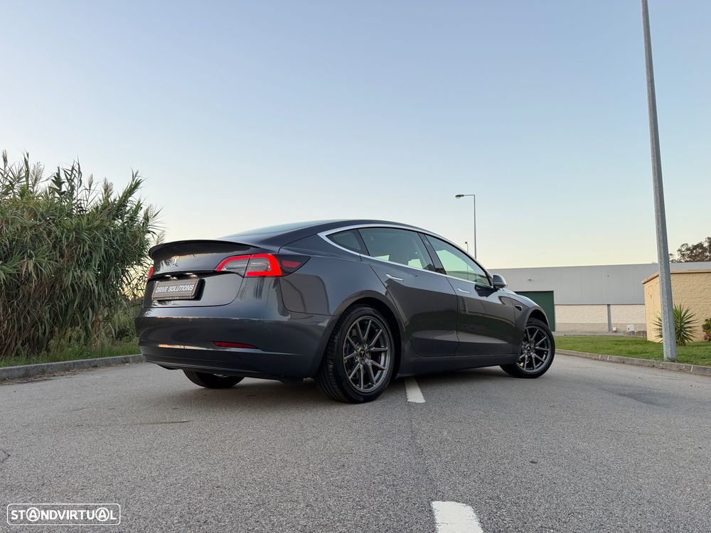 Tesla Model 3 Standard Range Plus RWD - 3