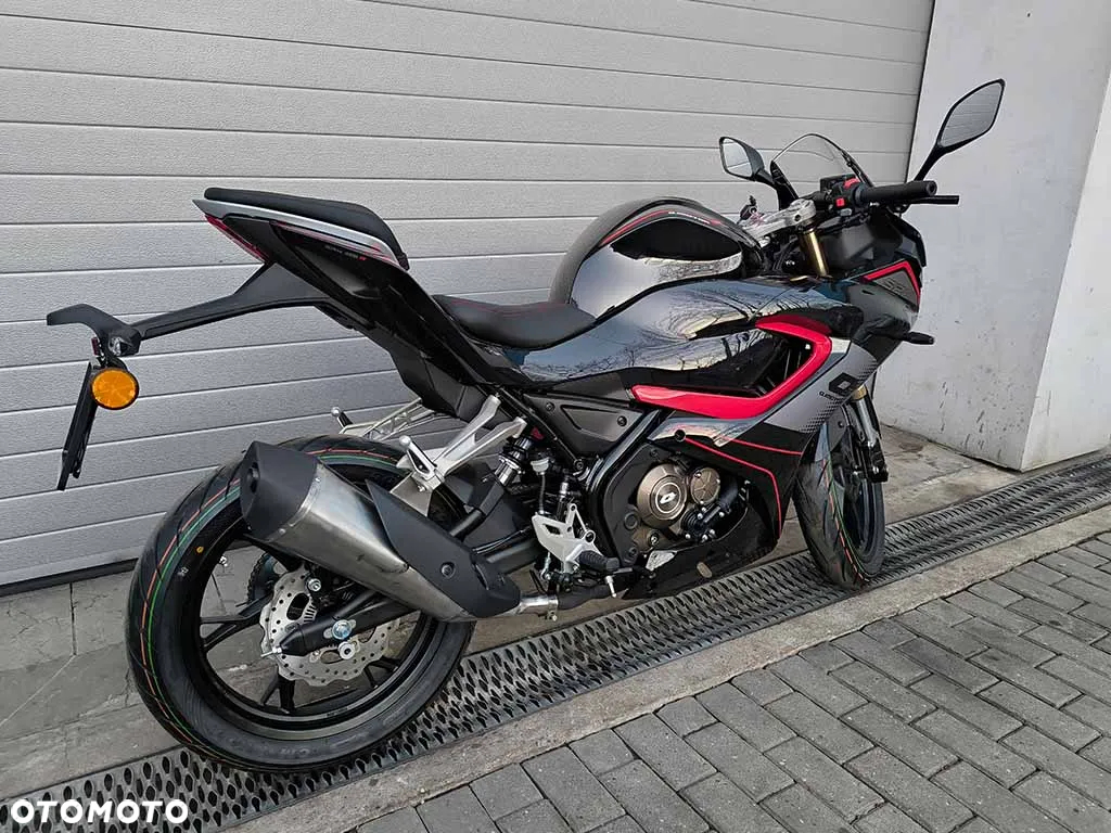 QJMOTOR SRK 125R - 17