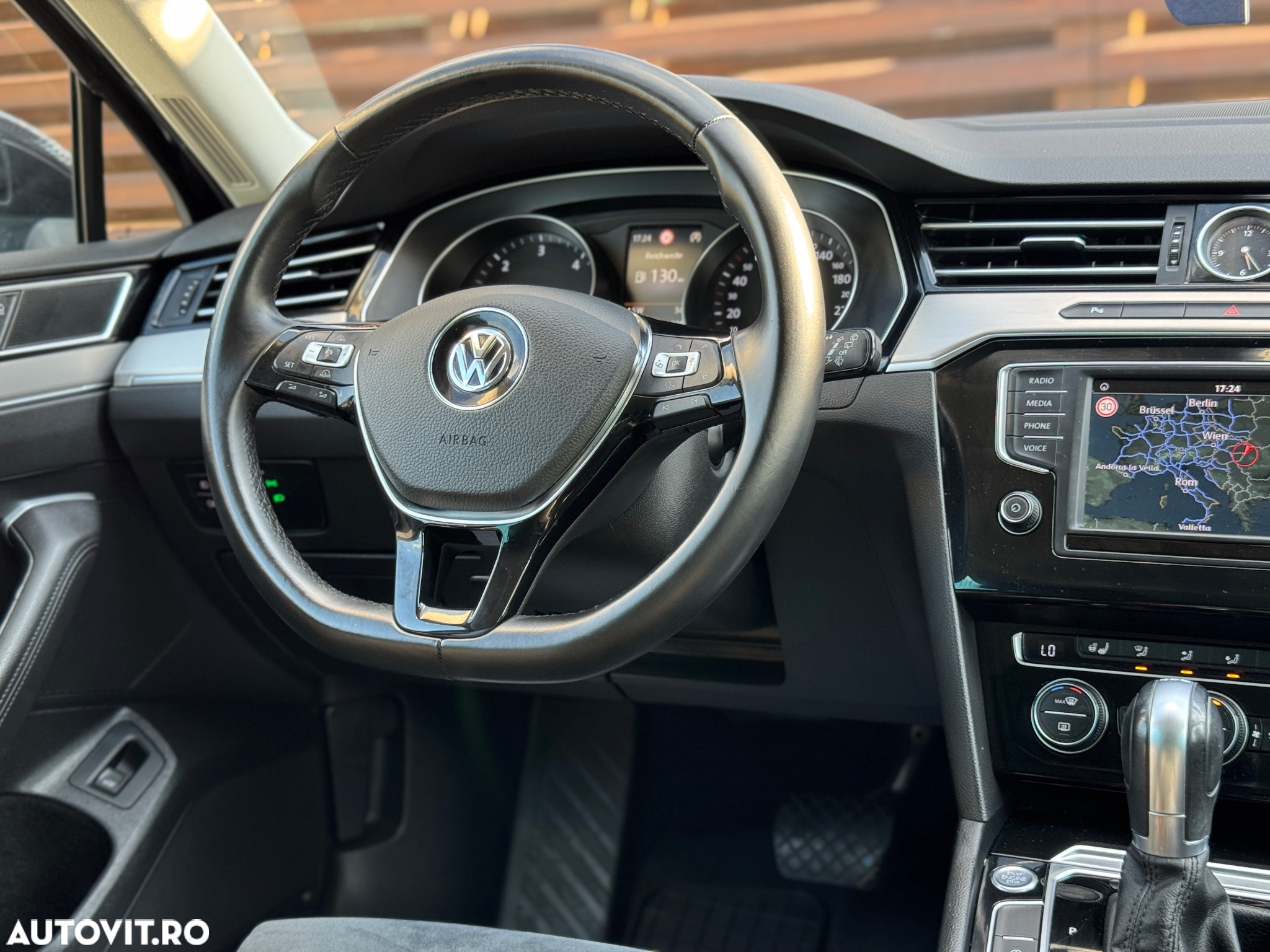 Volkswagen Passat Variant 2.0 TDI SCR DSG (BlueM. Tech) Highline - 11