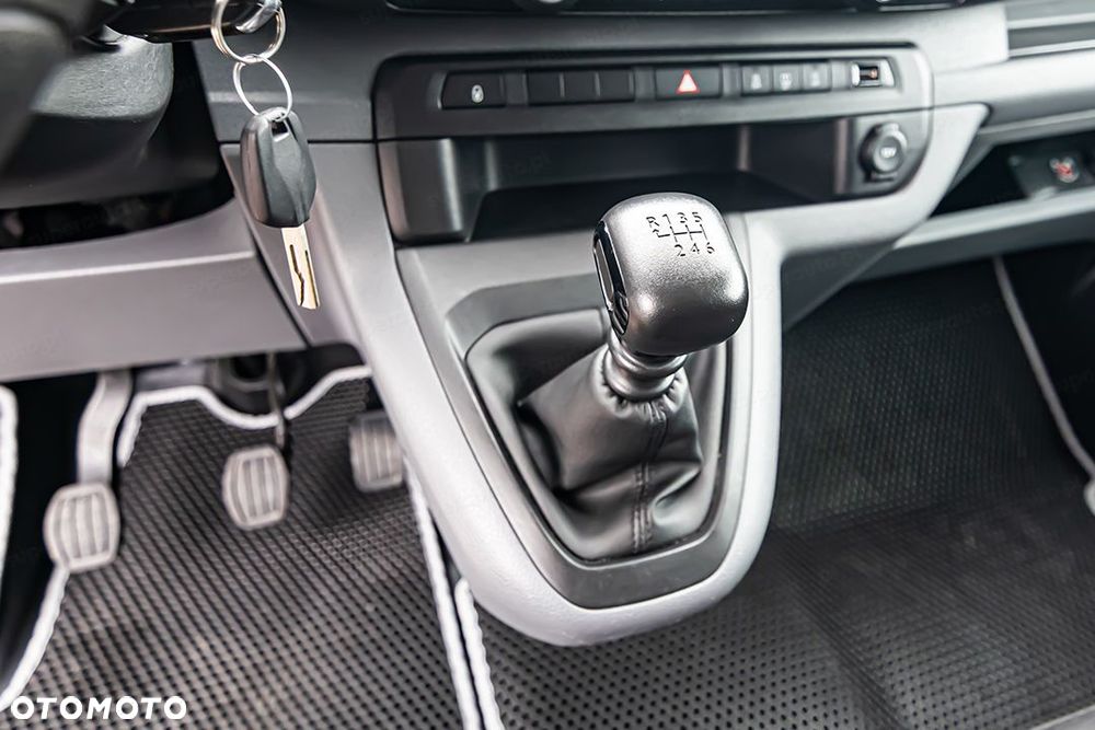 Peugeot Traveller 2021