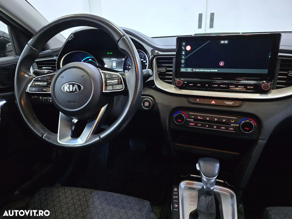 Kia Ceed 1.6 GDI 6DCT PHEV Vision - 6