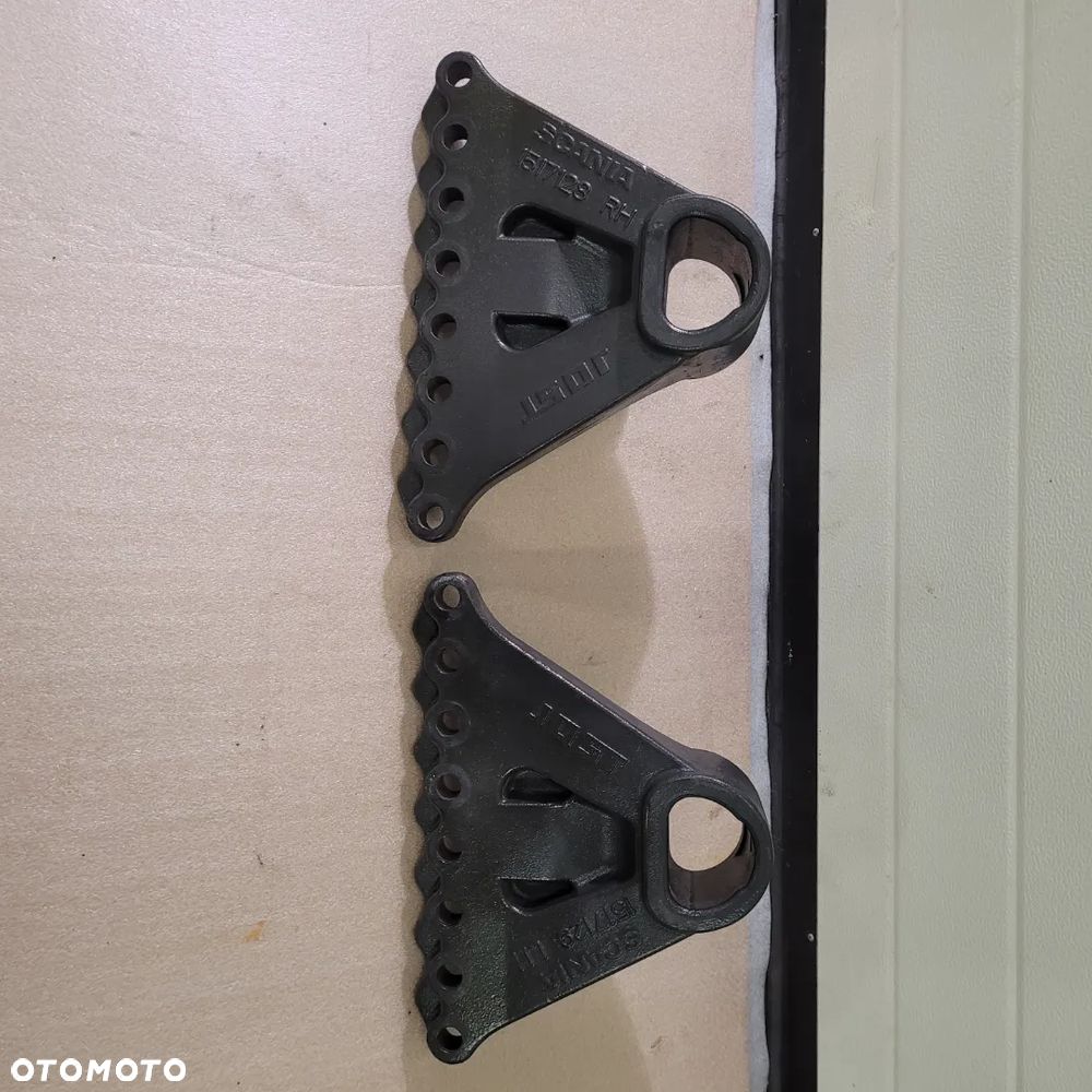 ŁAPY MOCOWANIE SIODŁA JOST SCANIA 1517128 1517129 - 1