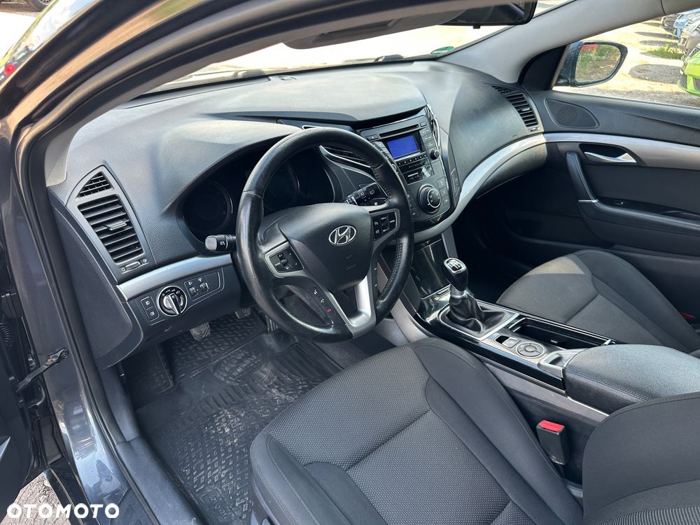 Hyundai i40 Kombi blue 1.6 Family - 11
