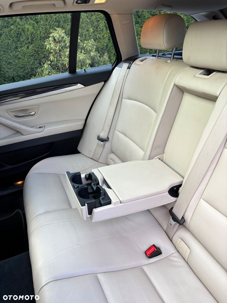 BMW Seria 5 520d Sport-Aut - 38