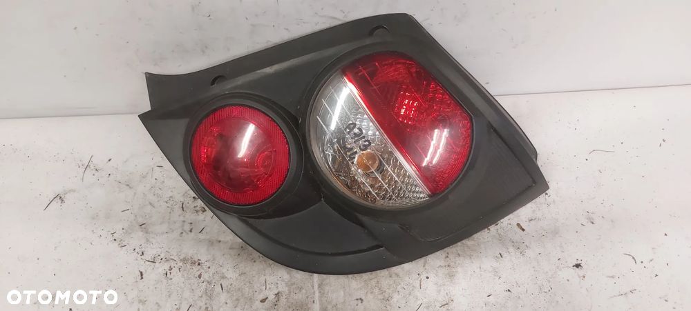 .  TYL TYLNA LAMPA PRAWA CHEVROLET AVEO T300 - 1