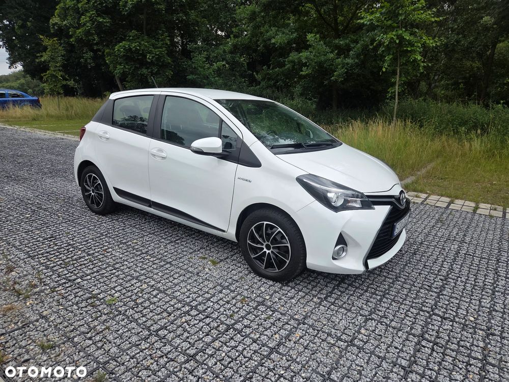 Toyota Yaris Hybrid 100 Sol - 1