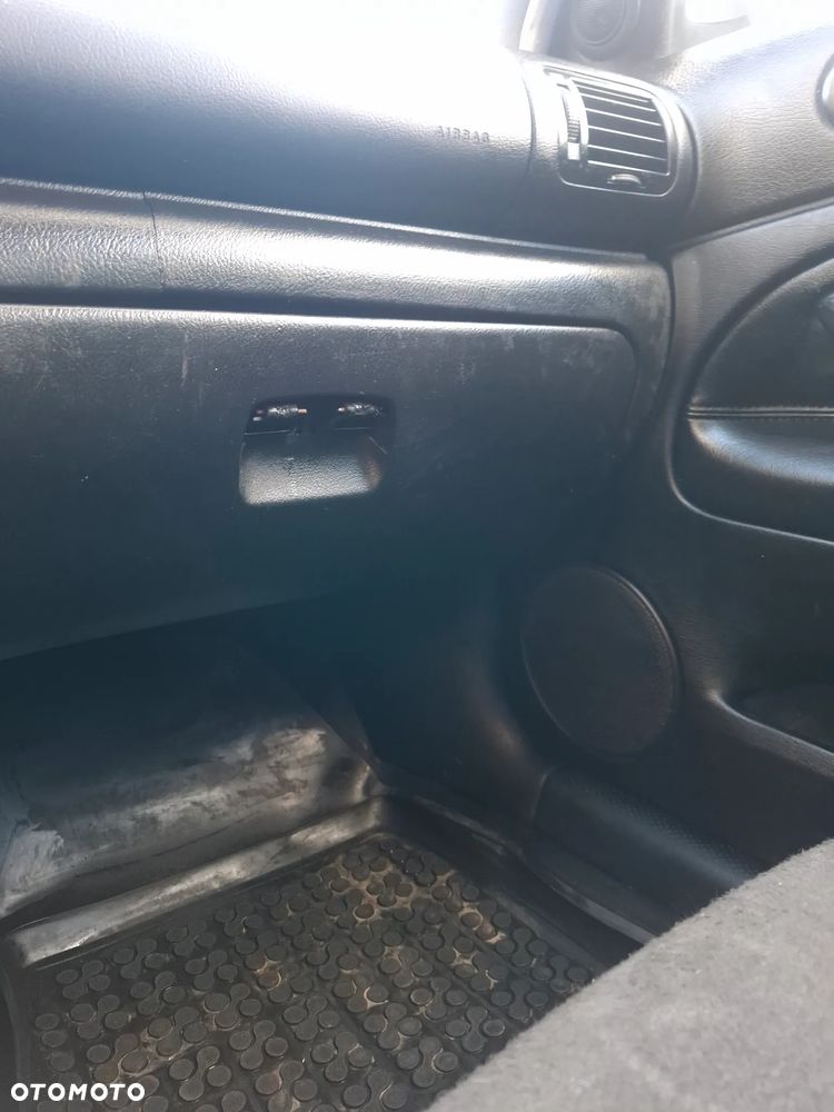 Volkswagen Passat 1.9 TDI Highline - 6