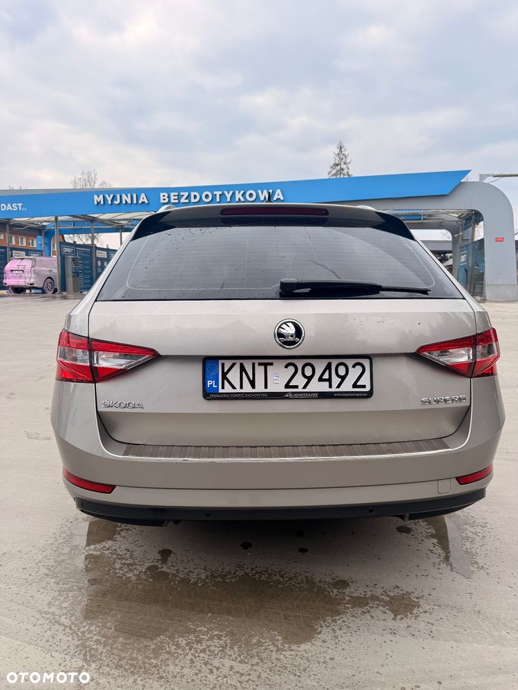 Skoda Superb 2.0 TDI Ambition DSG - 5