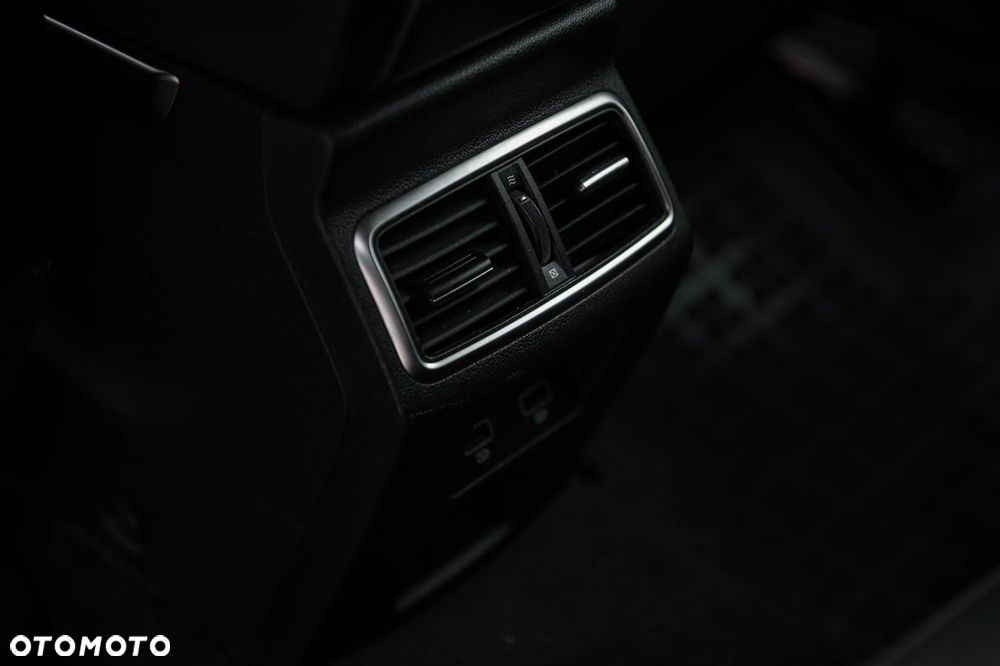 Renault Megane 1.3 TCe FAP Techno EDC - 28