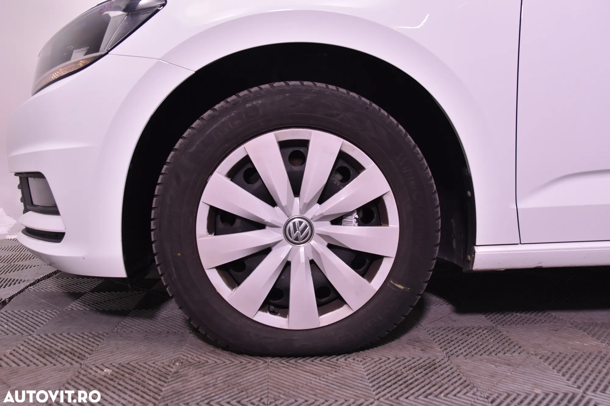 Volkswagen Touran - 13