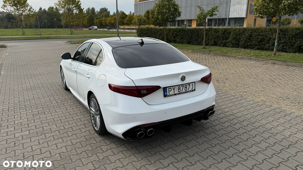 Alfa Romeo Giulia 2.0 Turbo 16V AT8 Veloce - 24
