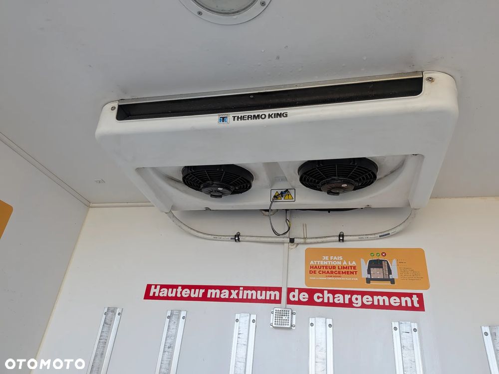 Mercedes-Benz Sprinter - 13