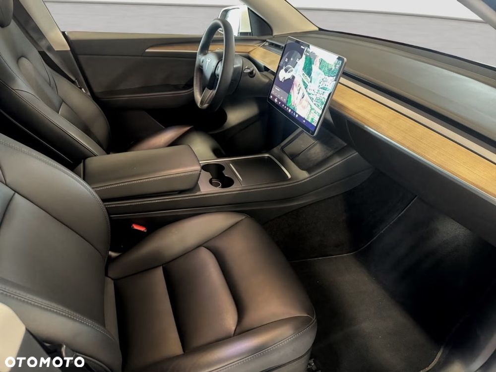 Tesla Model Y Long Range AWD - 22