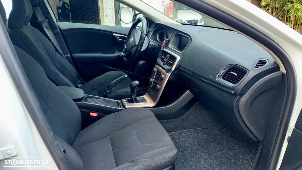 Volvo V40 Cross Country 2.0 D2 Summum - 9