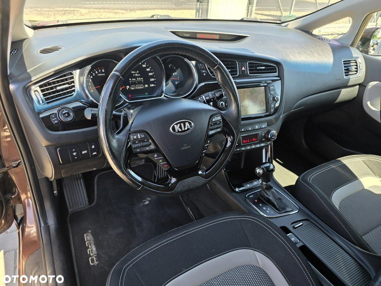 Kia Ceed 1.6 GDI DCT SW Platinum Edition - 22