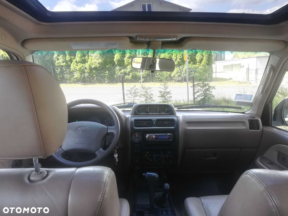 Toyota Land Cruiser - 7