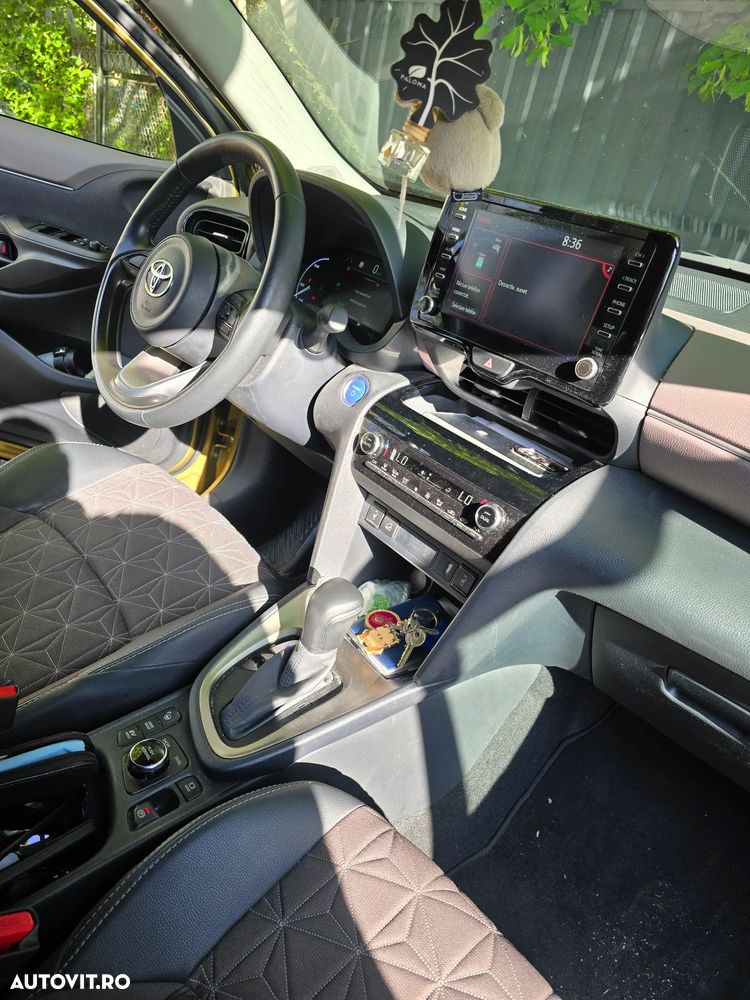 Toyota Yaris 1.5 VVT-i HSD Dynamic - 9