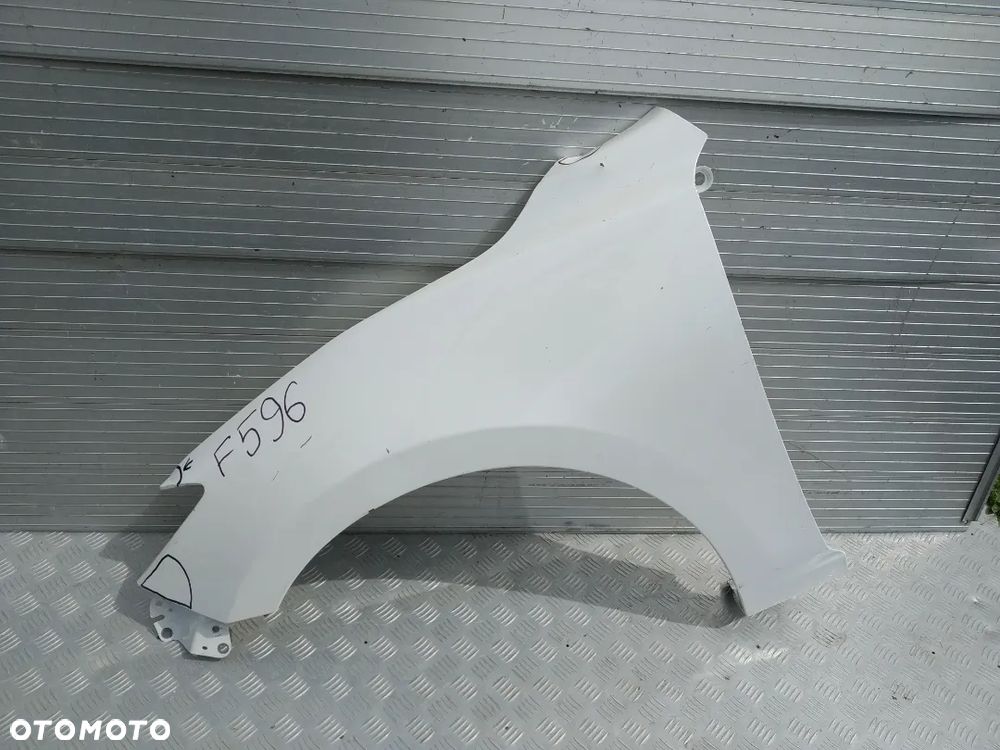 E756/F596/F564/B875/F750/H114/H564 LEWY BŁOTNIK MAZDA 3 III 2013 - 2016 - 2