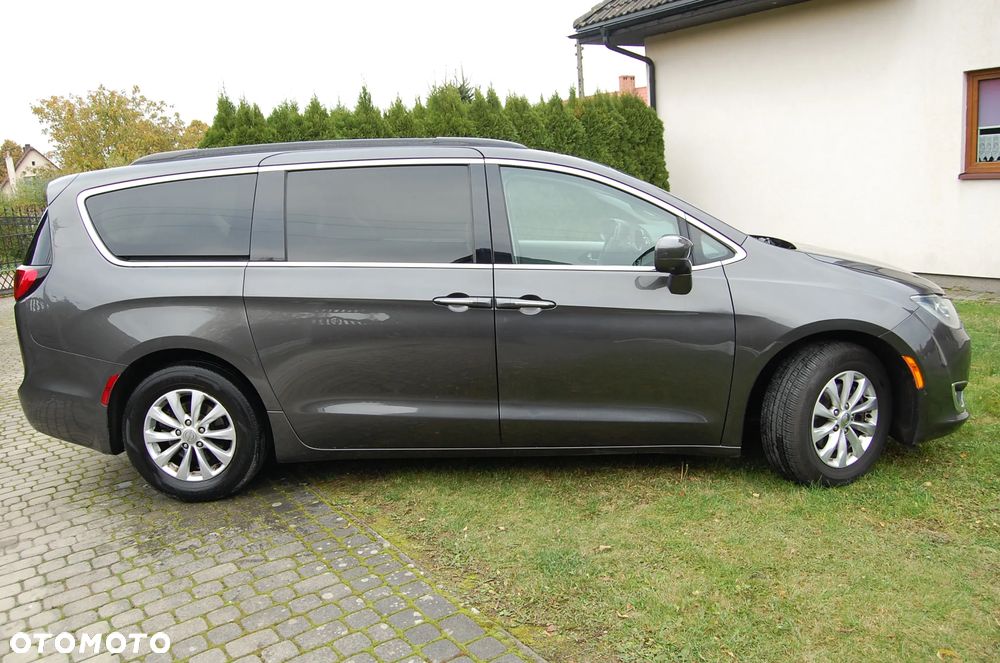 Chrysler Pacifica - 6