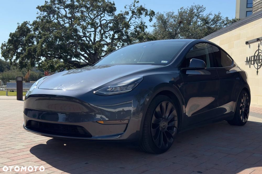 Tesla Model Y Long Range Dual Motor AWD - 4