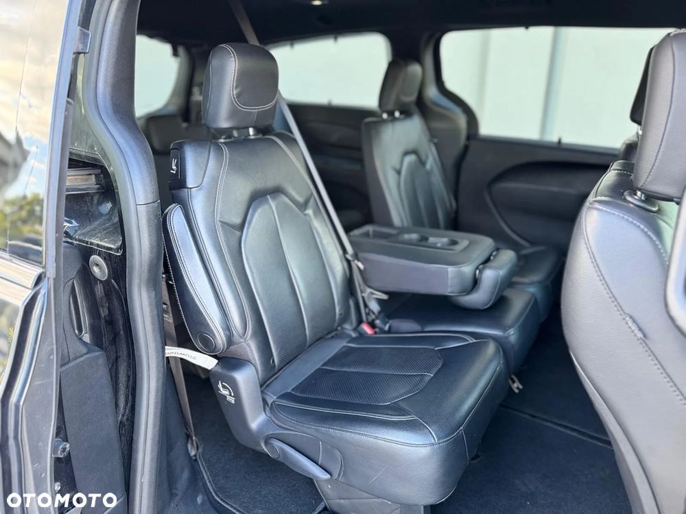 Chrysler Pacifica - 16