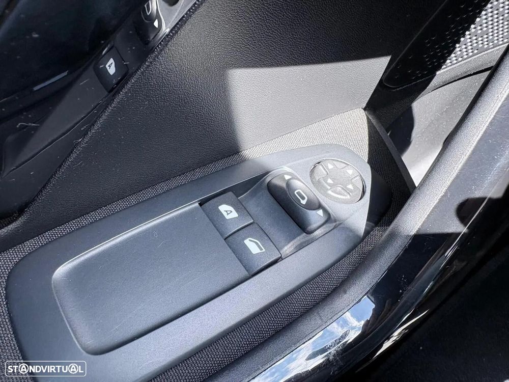 Peugeot 208 1.6 BlueHDi Style - 33